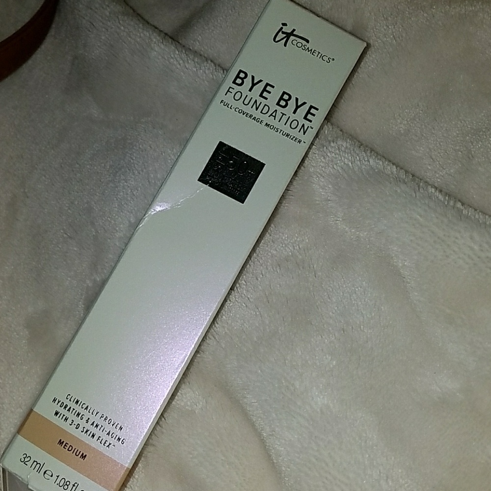 It cosmetics bye bye foundation